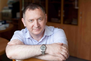    Главный врач Петров Геннадий Геннадьевич Кандидат медицинских наук, главный внештатный  http://dkkb.medkhv.ru